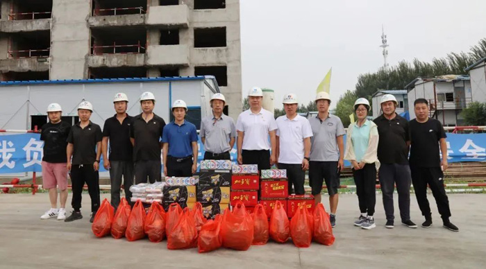 向高溫濕熱下奮戰(zhàn)在一線(xiàn)的公司廣大職工道一聲“你們辛苦了”(圖1)