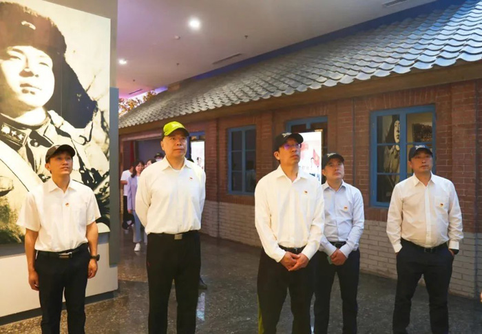 傳承雷鋒精神，弘揚(yáng)榜樣力量——省建科院組織黨員干部參觀(guān)雷鋒紀(jì)念館(圖2)